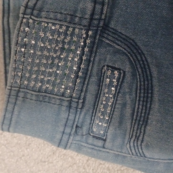 Classic Blue Jeans - Picture 2 of 6